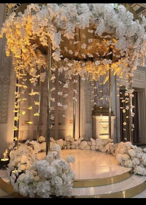 Pin By Souad El Hjaji On Deco Mariage Wedding Stage Design Wedding