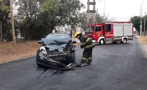 Un camión y un auto chocaron en Burzaco un herido Noticias de Brown