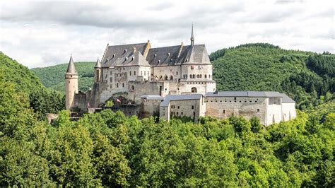 Fonds D Ecran X Ch Teau Fort Montagnes Luxembourg Vianden