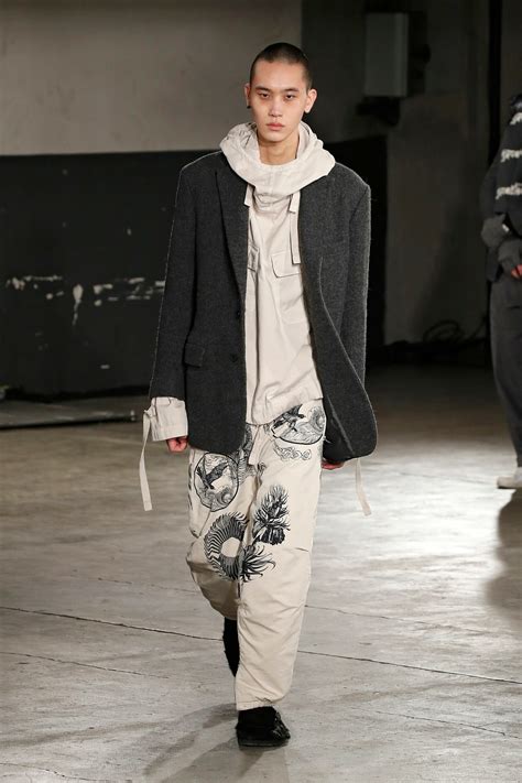 Dries Van Noten show, Runway, Menswear, Fall Winter 2023, Paris Fashion Week, Runway Look #23 ...