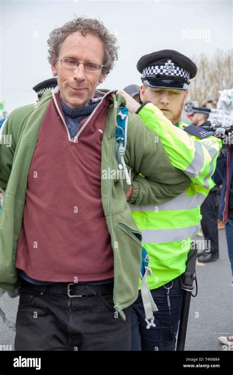 Met Police Handcuffs London Hi Res Stock Photography And Images Alamy