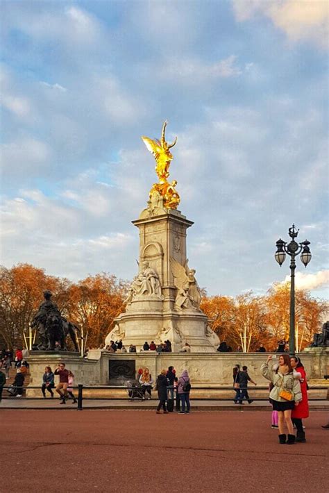 History Bite The Victoria Memorial An Historian About Town