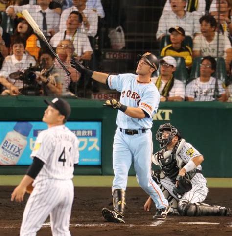 ＜神・巨＞6回表2死一、三塁、右越え3ランホームランを放つギャレット ― スポニチ Sponichi Annex 野球