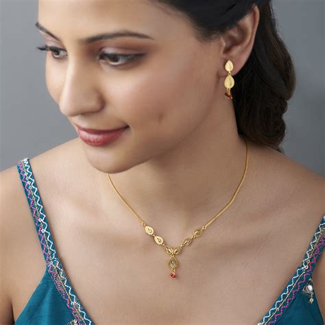 Dainty Gold Necklace Set