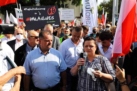 Wideo Tygodnia Protest Rolnik W Przed Siedzib Pis Upday Polska