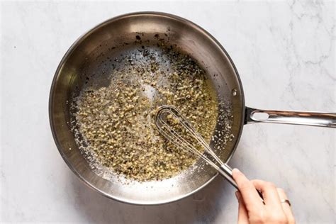 Irresistibly Creamy 10-Minute Garlic Parmesan Sauce