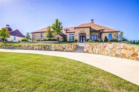 AMAZING SINGLE STORY ON 1 1 ACRES Texas Luxury Homes Mansions For