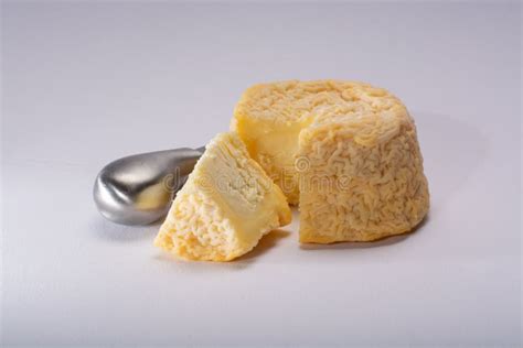 French AOC Langres Soft Cow Crumbly Cheese With Washed Rind Structure