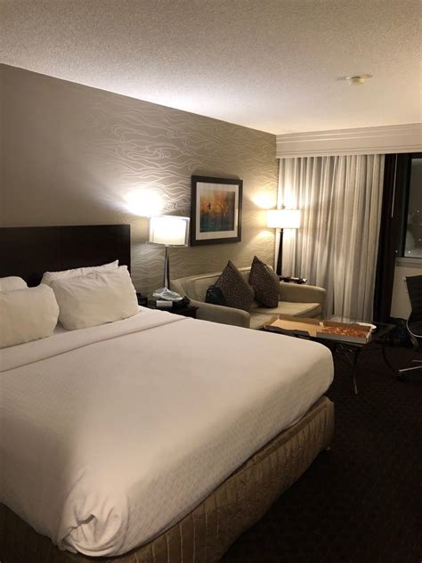 Crowne Plaza Phoenix Airport - 90 Photos & 130 Reviews - Hotels - 4300 ...