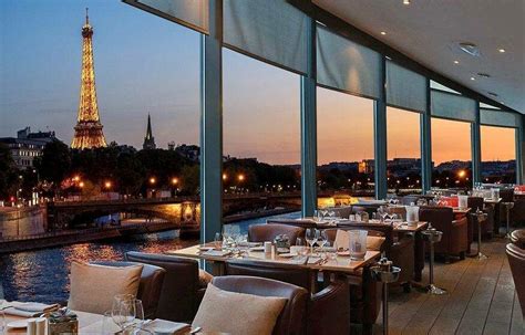 Dîner Croisière 14 juillet Bateaux Mouches 1er Tour Paris en Un Clic