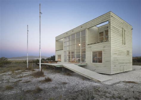 A rural beach house in Chile as photographed by Roland Halbe ...