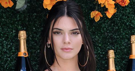 Kendall Jenner Shamelessly Flashes Underboob And Six Pack In Her Most Naked Instagram Photo Yet