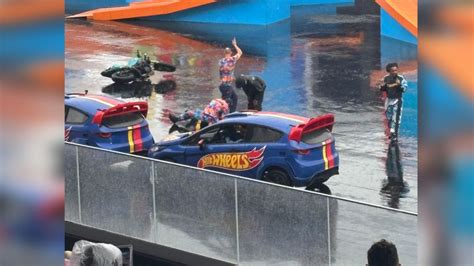 Piloto sofre acidente no Hot Wheels Epic Show no Beto Carrero World Jornal Razão