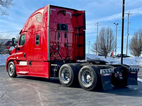 Used Freightliner Cascadia Evolution Sleeper Cummins Isx