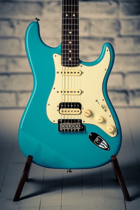 Fender American Professional Ii Stratocaster Rosewood Fingerboard Hss Miami Blue Sn Us22104166