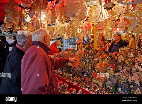 Nuremberg christmas market ornaments hi-res stock photography and ...