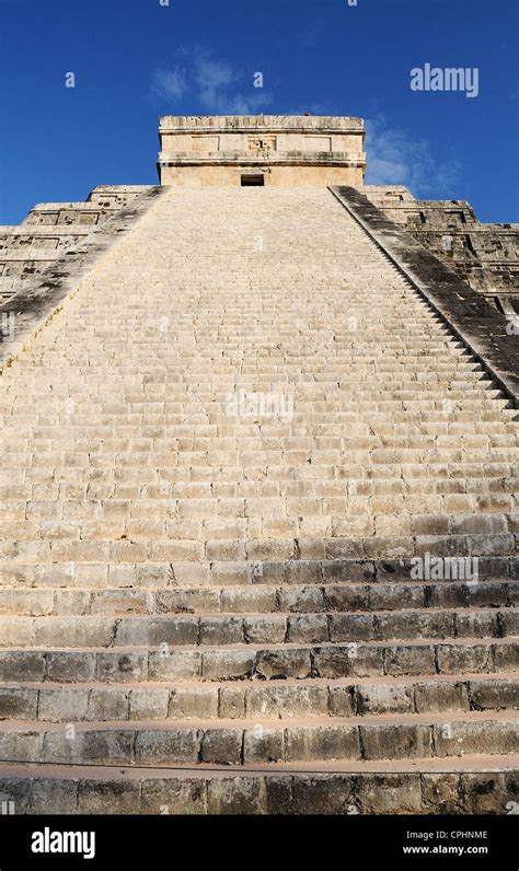 Gefiederte Schlangenpyramide Fotos Und Bildmaterial In Hoher