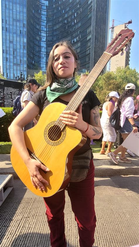 Arte Y Resistencia En La Marcha Del 8M Enlazando Lemas Y Cultura