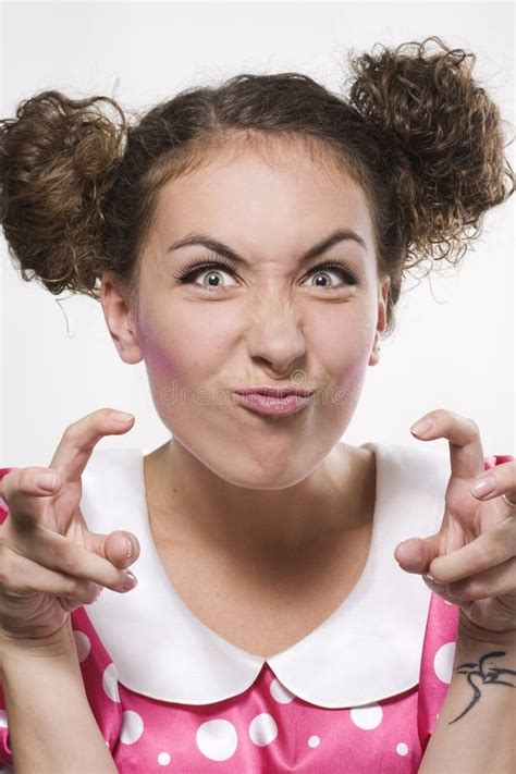 Mulher Que Faz Uma Face Engra Ada Foto De Stock Imagem De Cabelo