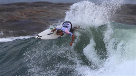 Big Rights, Big Scores on Saquarema's Opening Day | World Surf League