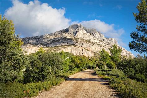 Montagne Sainte Victoire The Iconic Mountain Of Aix French Moments