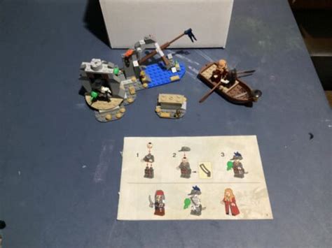 LEGO Pirates Of The Caribbean Isla De Muerta 4181 Complete Set