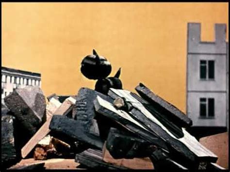 Как котёнку построили дом - YouTube