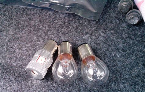 Replacing the tail light and brake light bulb Nissan Note 2004 - 2012