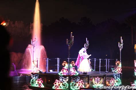 Hollywood Studios: Fantasmic | DisneyDayByDay