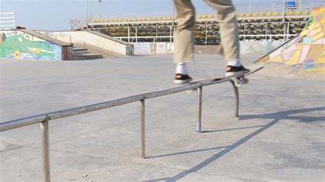 4 Ways to Do Skateboard Tricks - wikiHow