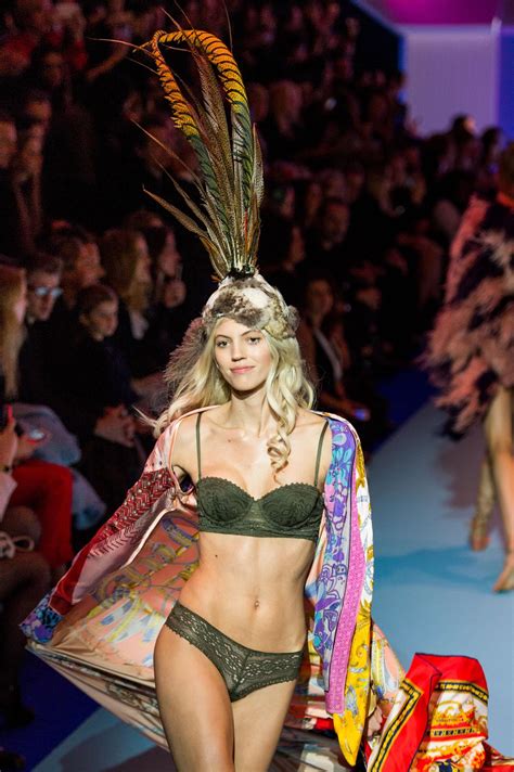 Etam Lingerie Fait Son Show Madame Figaro