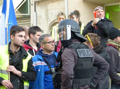 Bourg En Bresse Affrontements Entre Gilets Jaunes Et Policiers La