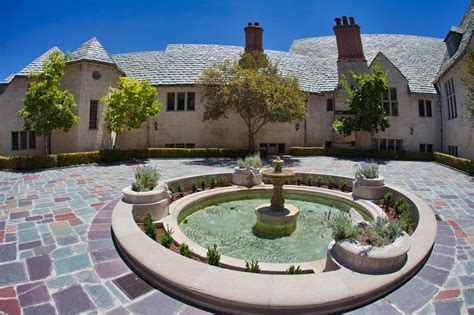 The Spookiest Abandoned Mansions in California