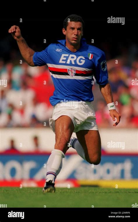 Gianluca Vialli Hi Res Stock Photography And Images Alamy