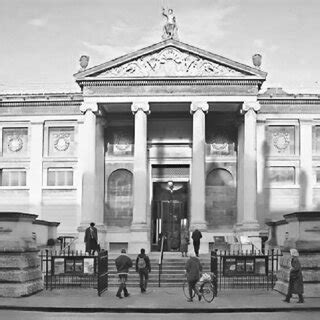 Fachada Principal Del Ashmolean Museum Universidad De Oxford Reino