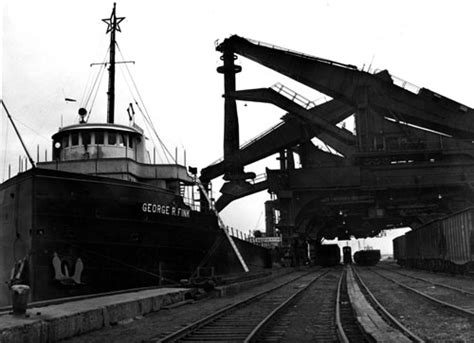 Photos of Hulett Automatic Ore Unloader : The Cleveland Memory Project