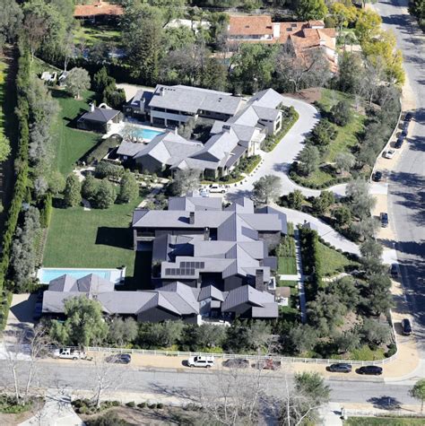 Kris Jenner mocked by critics for claiming she cleans her home every ...