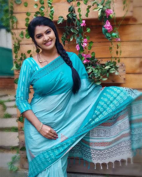 Tamil Actress Rachitha Mahalakshmi In Saree Exposing Photos Gallery