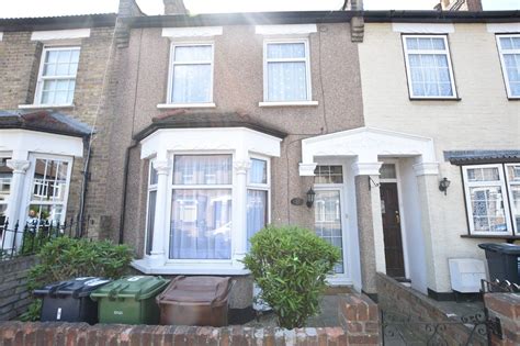 2 Bed Terraced House To Rent In Kenneth Road Chadwell Heath Dagenham