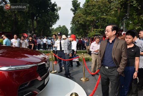 Nhiều sao hot girl hot boy hào hứng rủ nhau tới ngắm nghía và đi thử xe VinFast