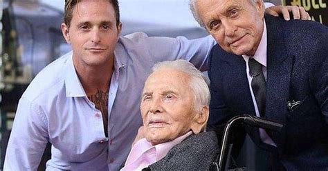 Kirk Douglas Michael Douglas And Cameron Douglas Three Generations In A Historical Photo 103