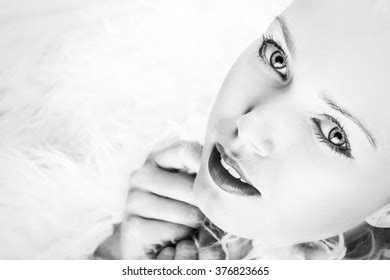 Photo Naked Girl Fetus Position Stock Photo Shutterstock