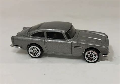 Carro Filme Velozes e Furiosos Clássico Aston Martin Dbs 1963 Item Infantil Hot Wheels Nunca