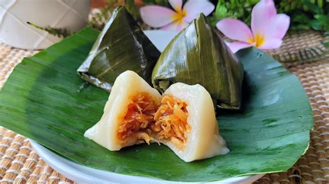 Khao Nom Nap Khao Nom Tian Glutinous Rice Cake With Coconut Filling