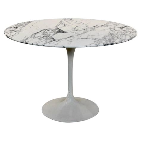 Tulip Dining Table In Calacatta Marble By Eero Saarinen For Knoll