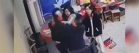 公职人员让邻桌女子陪酒被拒打人？当地通报：属实，将严肃处理 凤凰网