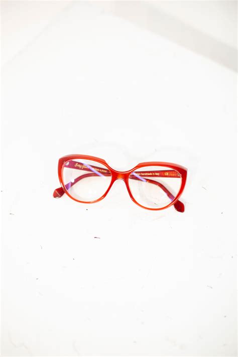 КРАСНАЯ ОПРАВА - CAROLINE ABRAM