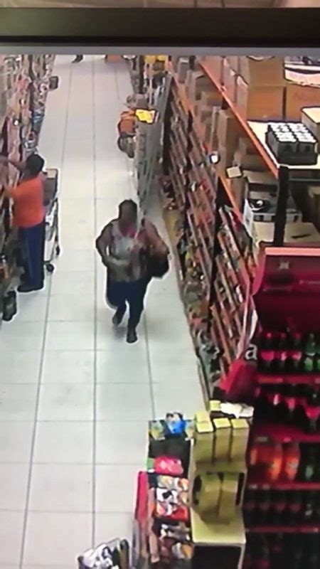 C Meras De Seguran A Flagram Senhora Em Supermercado Furtando Web