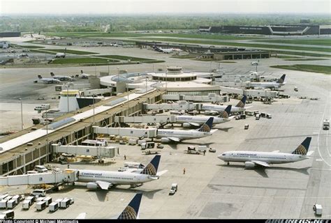 Headed For Lunch Continental S C Concourse At Cleveland Hopkins