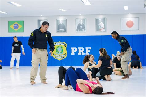 Mulheres Do Ceará Aprendem Técnicas De Defesa Pessoal Na Prf